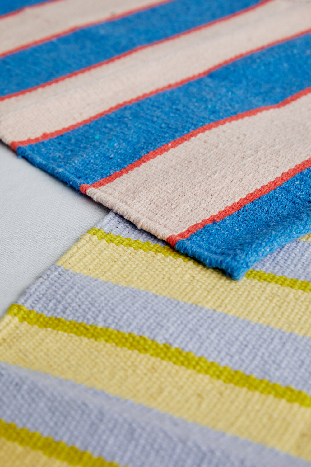 Dækkeserviet, blå/gul - 32x48 cm.